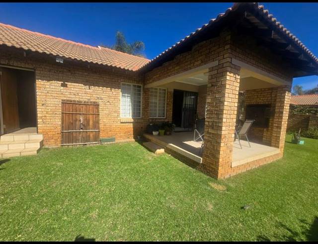 3 BEDROOM TOWNHOUSE FOR SALE IN ANNLIN